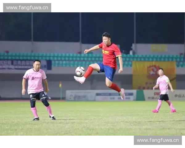 聚焦激战足球赛二比一逆转胜利的全程精彩回顾深度报道特别篇纪实 聚焦激战足球赛二比一逆转胜利的全程精彩回顾深度报道特别篇纪实